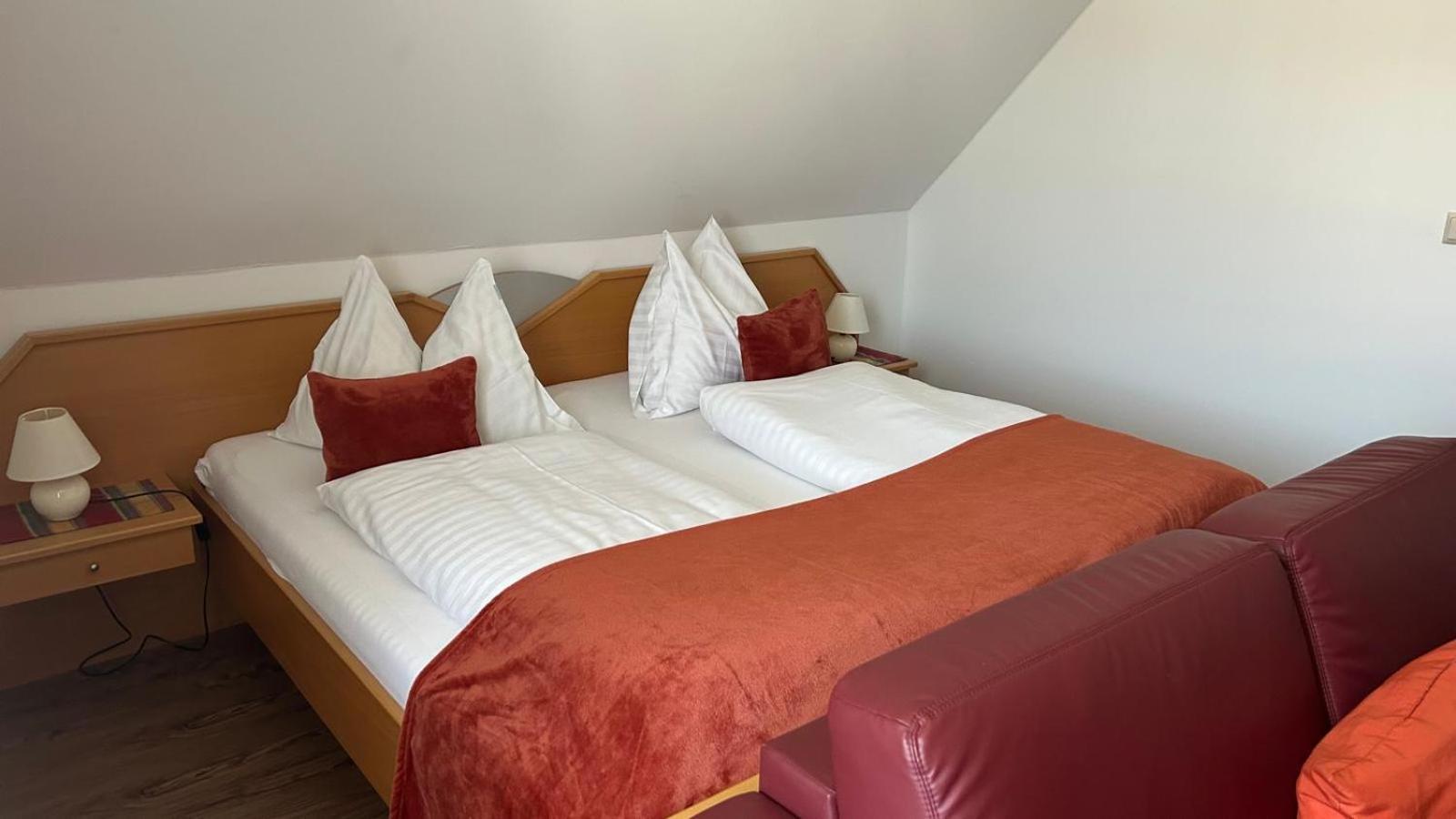 Gaestehaus Freitag Das Kleine Hotel Sankt Georgen im Lavanttal エクステリア 写真